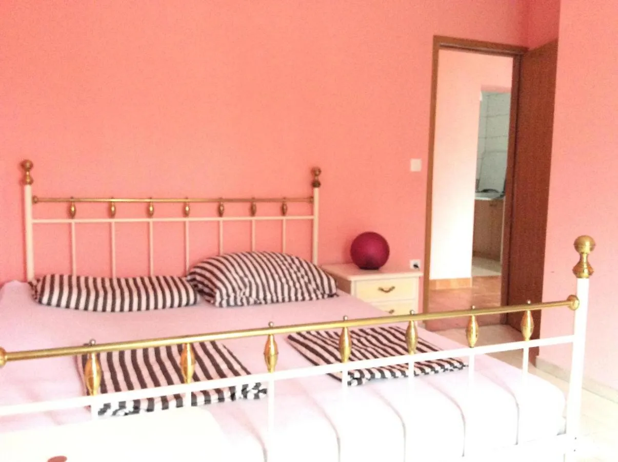 Yellow House Experience Aparthotel Pag Island